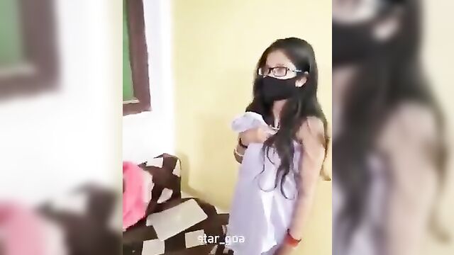 Indian teen girl caught having naked strip cam session on Stripchat