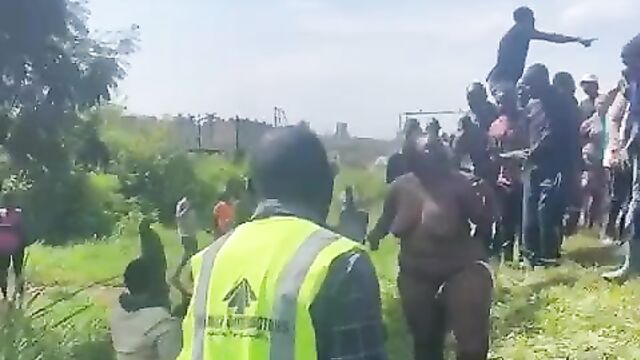 2 women stripped naked and beaten in public for allegedly stealing in Uganda – Part 2 - 1 image
