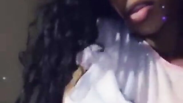 Nude video of girl with flat breasts - 1 image