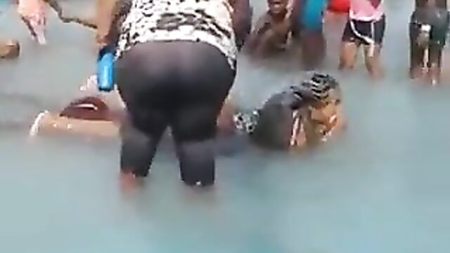 He Removed Her Panties In The Pool And Exposed Her Naked Big Ass In Public - 4 image