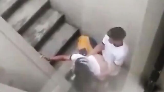 2 Students Caught Fucking In School In Public - 5 image