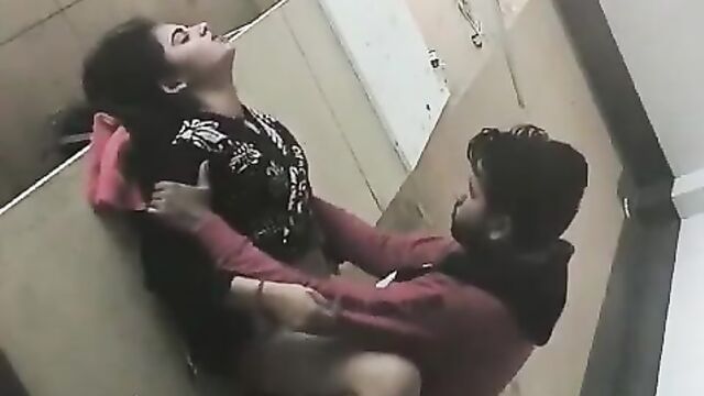 2 College Students Caught Having Sex In Class - 5 image