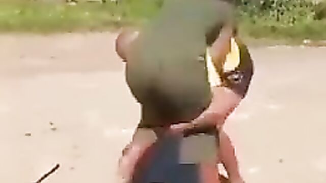 Mzansi Girl Body Slams Her Opponent WWE Style While Fighting Over A Boyfriend In Public