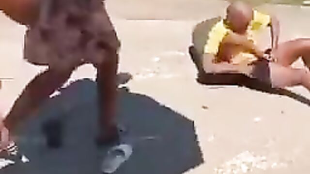 Mzansi Girl Body Slams Her Opponent WWE Style While Fighting Over A Boyfriend In Public - 3 image