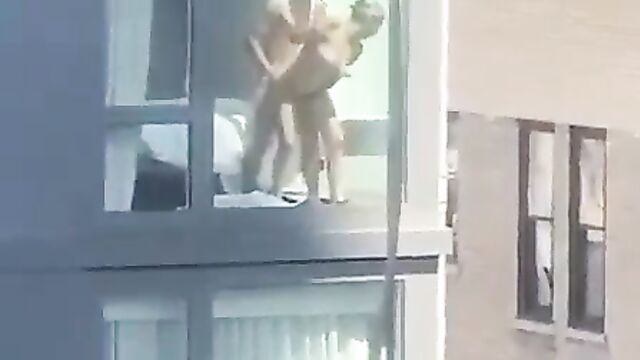 Public Sex In Grand Central Hotel - 3 image