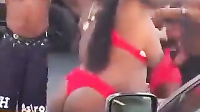 Breasts Pop Out As Pregnant Woman Gets Caught Fighting In Public – Part 2 - 4 image