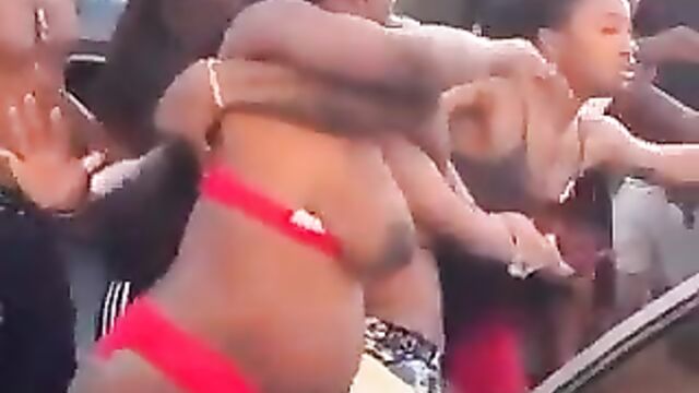 Breasts Pop Out As Pregnant Woman Gets Caught Fighting In Public – Part 2 - 5 image