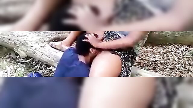 Horny Dude Eating Pussy In Public Video Leaked - 4 image