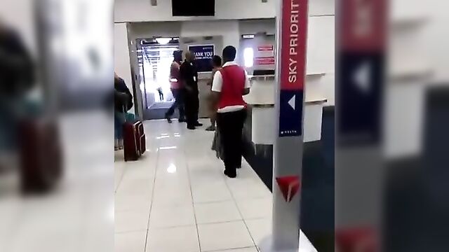 Ebony Woman Strips Naked And Runs Mad In Public In American Airport