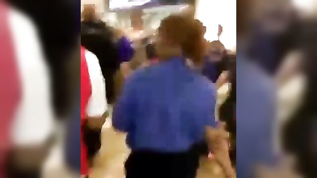 Ebony Woman Strips Naked And Runs Mad In Public In American Airport - 5 image