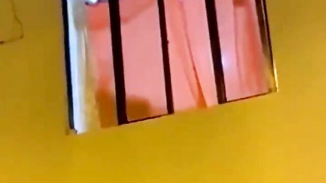 Wow! Dude decides to surprise his girlfriend, but catches her sucking another man’s dick! - 3 image