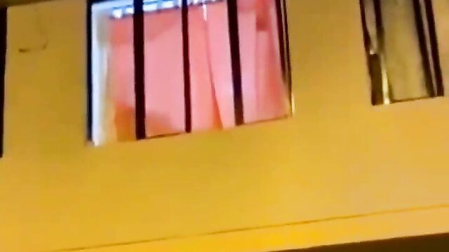 Wow! Dude decides to surprise his girlfriend, but catches her sucking another man’s dick! - 4 image