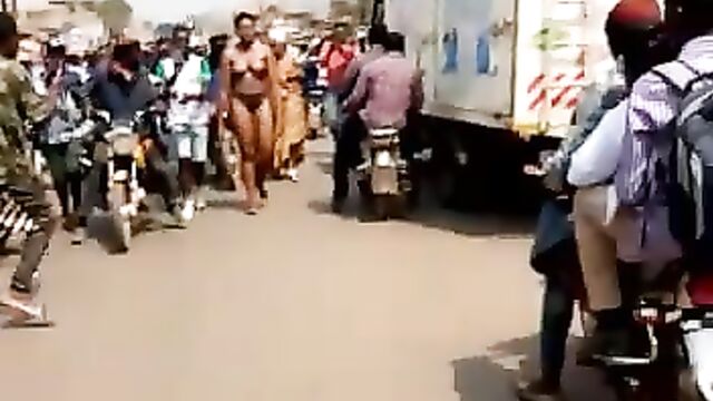 Must Watch: Lady walking around naked on the streets in broad daylight for money ritual! - 5 image