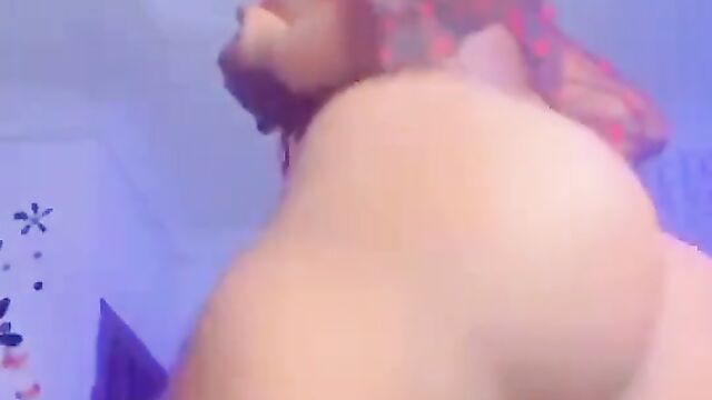 2 olosho girls showing ass and breasts in public - 4 image