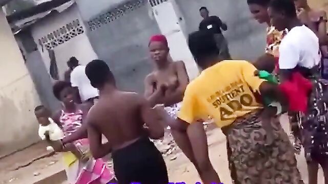 2 African girls with small breasts and ass fighting over a man in public