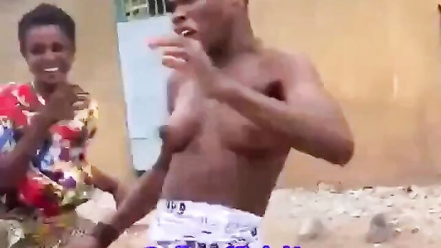 2 African girls with small breasts and ass fighting over a man in public - 5 image