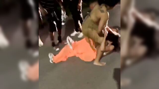 Ebony strippers with big tits fighting naked in crazy public boxing match - 4 image