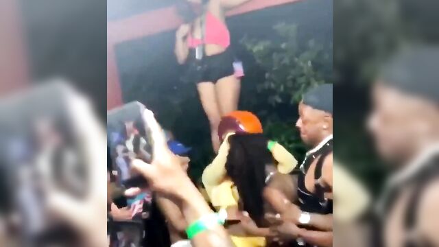 Ebony strippers with big tits fighting naked in crazy public boxing match - 5 image