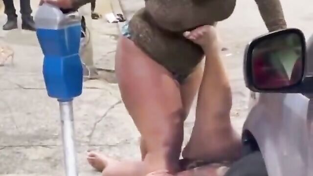 Fat girls fighting and showing breasts (18) - 1 image