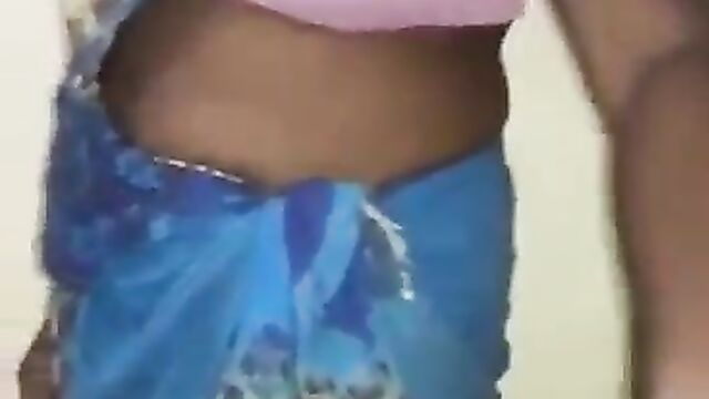 Lady exposes pussy and boobs, but fails to get man’s ‘dead dick’ to work! - 1 image