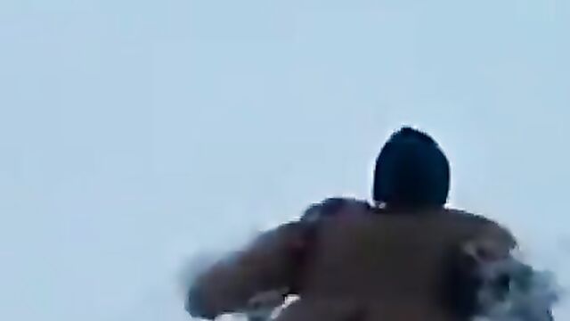 Lady strips herself NAKED to do the Snow Challenge - 5 image