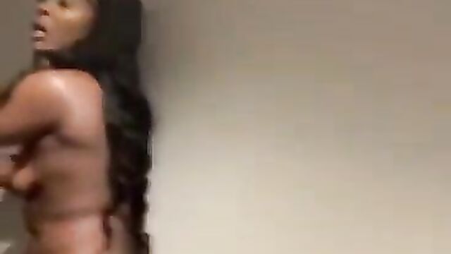 Prostitute fights customer in a hotel for failing to pay