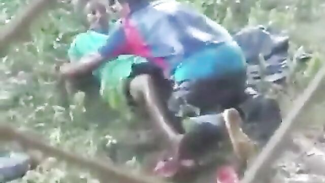 Randy couple having sex on grass in public get a bath - 5 image