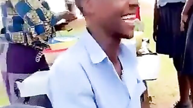 School girl caught chopping school boy’s dick in public in school uniform after school - 4 image