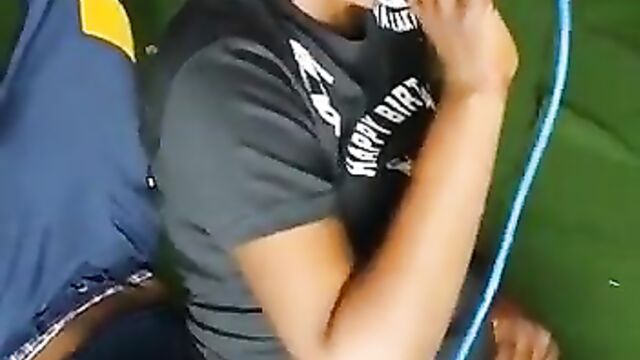 Guy chopping an entertainer’s toto in public at a club party - 4 image