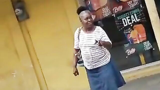 Mad couple having oral sex in public - 1 image