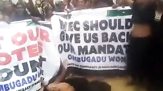 Hausa women strip naked to protest election rigging in Nigeria – Part 4 - 1 image