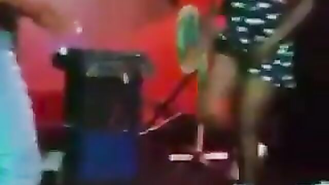 Naked ass twerking at a party, showing pussy - 1 image