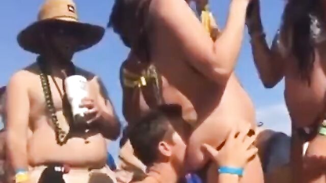 Crazy man eating ass in public - 3 image