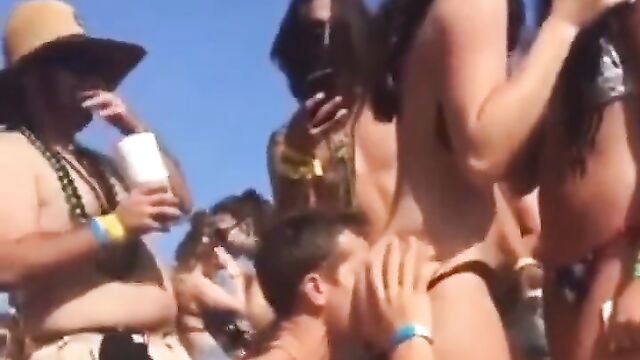 Crazy man eating ass in public - 5 image
