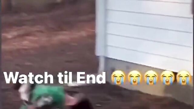 Woman Exposes Her Big Ass In Public In The Middle Of A Fight - 1 image