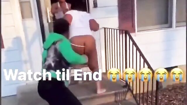 Woman Exposes Her Big Ass In Public In The Middle Of A Fight - 4 image