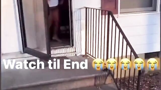 Woman Exposes Her Big Ass In Public In The Middle Of A Fight - 5 image