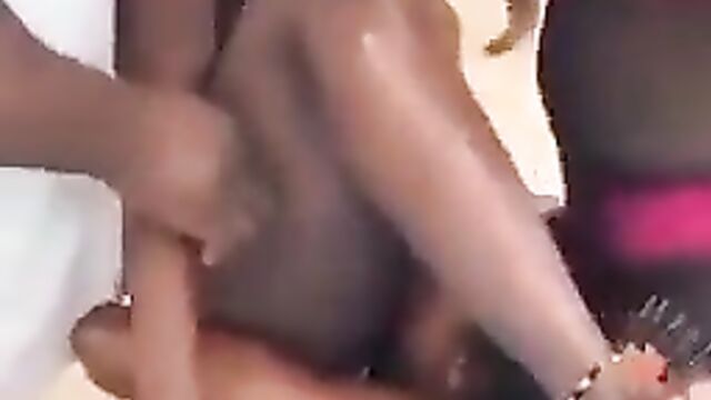 African girl caught eating pussy in a pool in public - 4 image