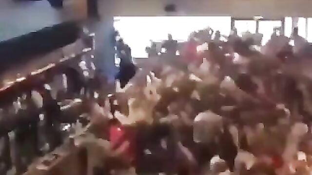 LOL: Men going wild over boobs in public - 5 image