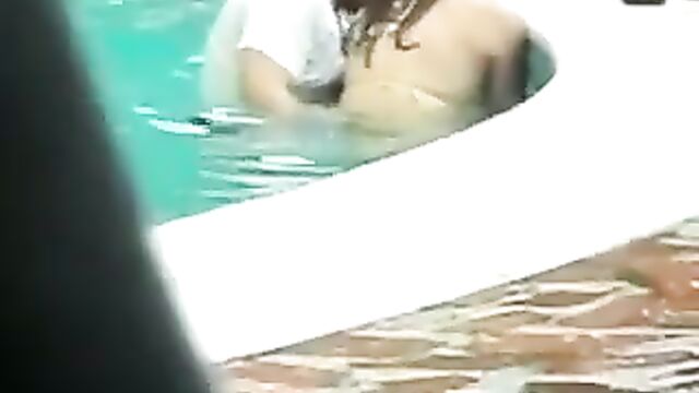 Crazy couple caught having sex in a pool - 4 image