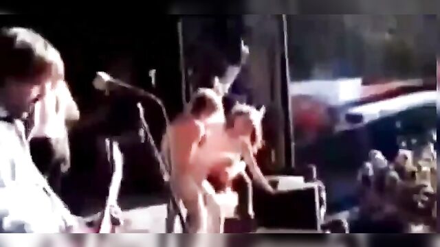Insane Live Sex On Stage In Public During Rock Music Group’S Performance - 4 image