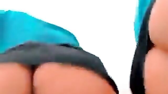 2 schoolgirls doing the unthinkable - 1 image