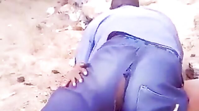 Crazy dude bonking a crackhead on the ground in public in broad daylight! - 1 image