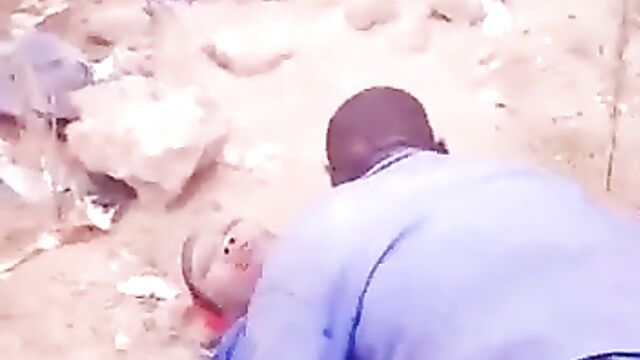 Crazy dude bonking a crackhead on the ground in public in broad daylight! - 3 image