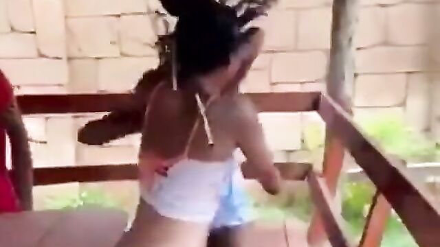 Prostitutes fighting naked, exposing boobs and ass - 1 image