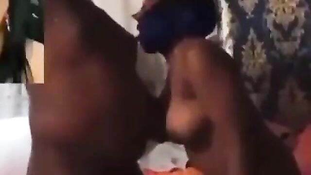 Naked Runs Girl & Sugar Daddy Sex Tape