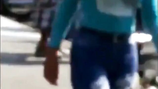 Drunk couple strip naked & do it in broad daylight - 1 image