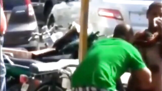 Drunk couple strip naked & do it in broad daylight - 4 image