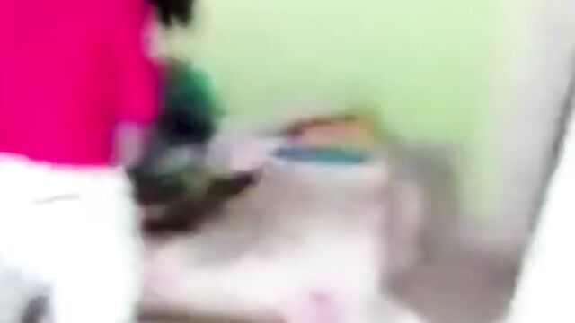 She caught him naked with another woman and beat them - 5 image