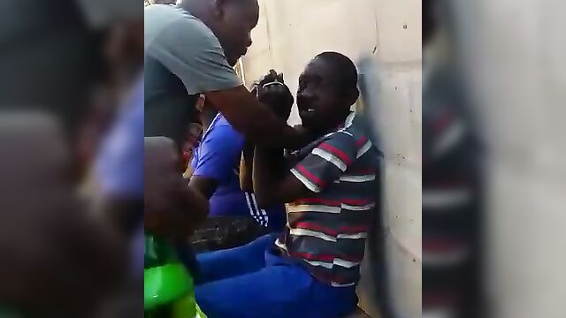 Black Man beaten for bonking another man’s wife - 3 image